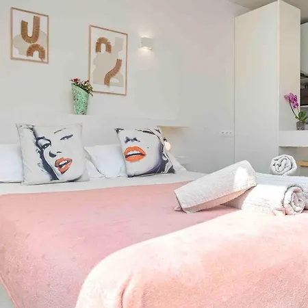 Escape At Marbella, Premium Apartment, 5min On