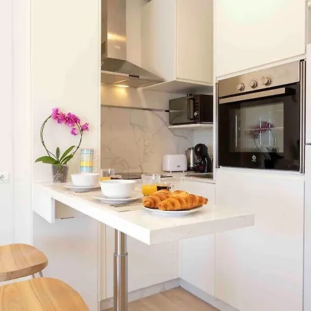 Apartment Escape At Marbella, Premium Apartment, 5min On