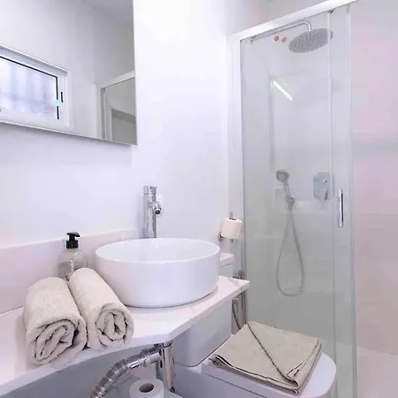 Apartment Escape At Marbella, Premium Apartment, 5min On *