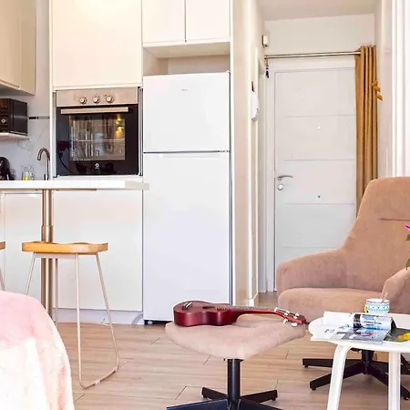 Escape At Marbella, Premium Apartment, 5min On