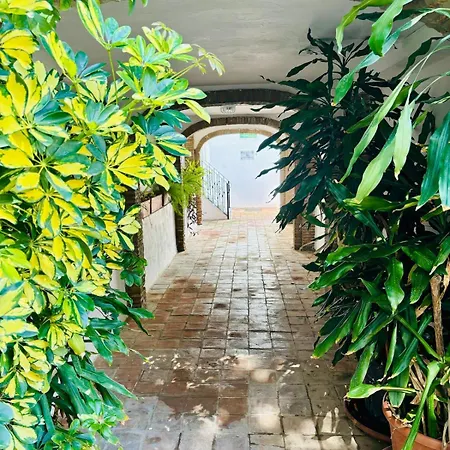 Апартаменти Escape At Marbella, Premium Apartment, 5min On