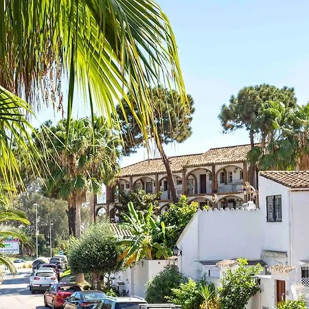 Escape At Marbella, Premium Apartment, 5min On Apartmán Marbella